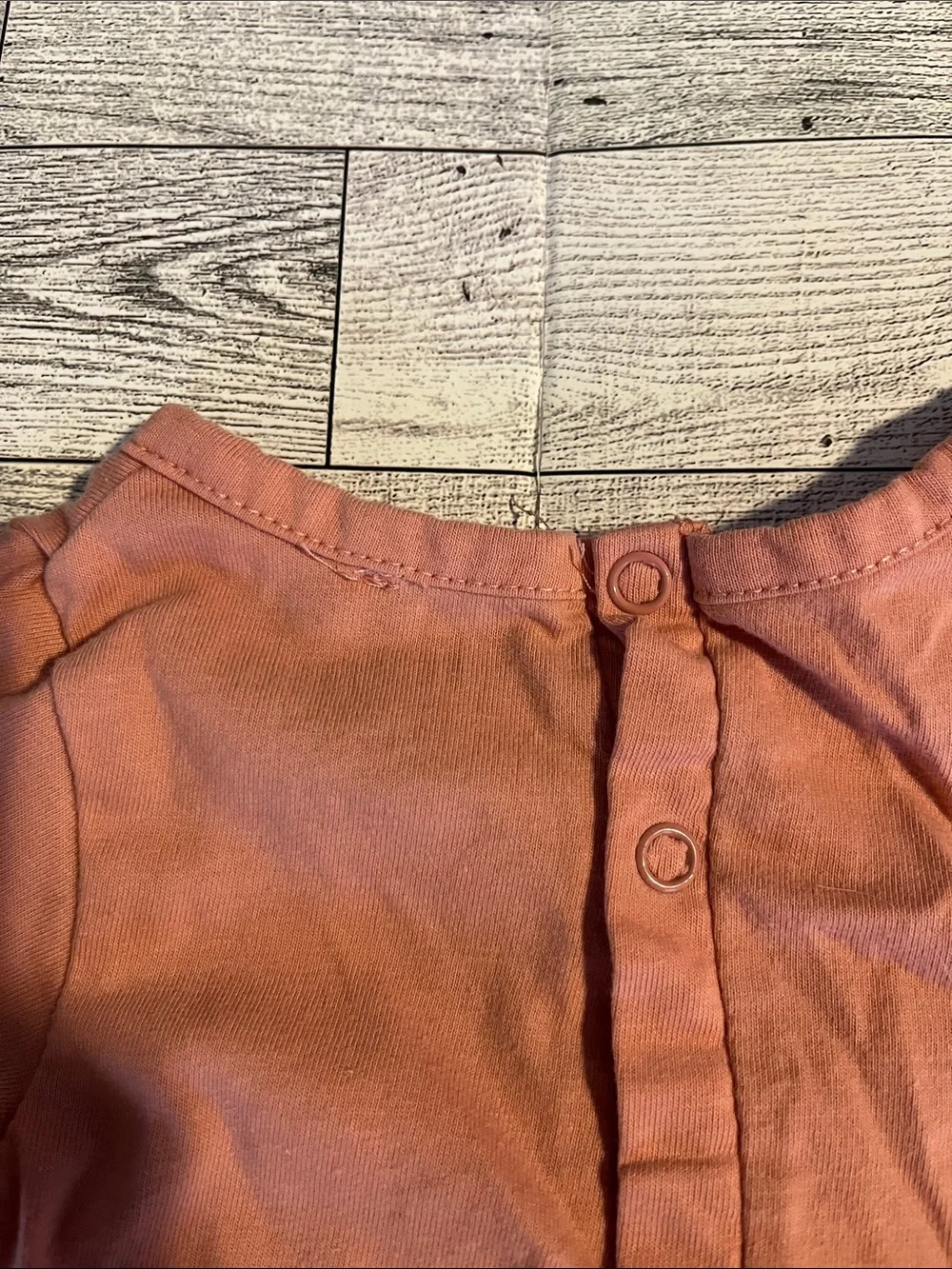 Clay Pink One-Piece Romper with Hedgehog & Apple Graphic Size 0-3 Months